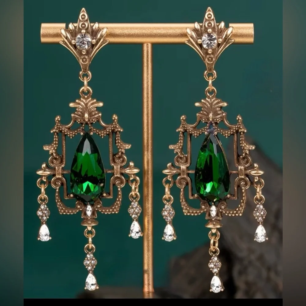 Vintage-Inspired Green and Gold Drop Earrings